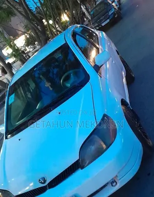 Toyota Platz 2002 White