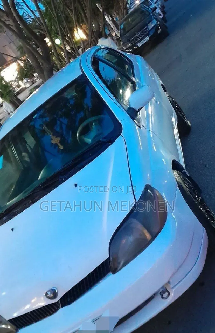 Toyota Platz 2002 White