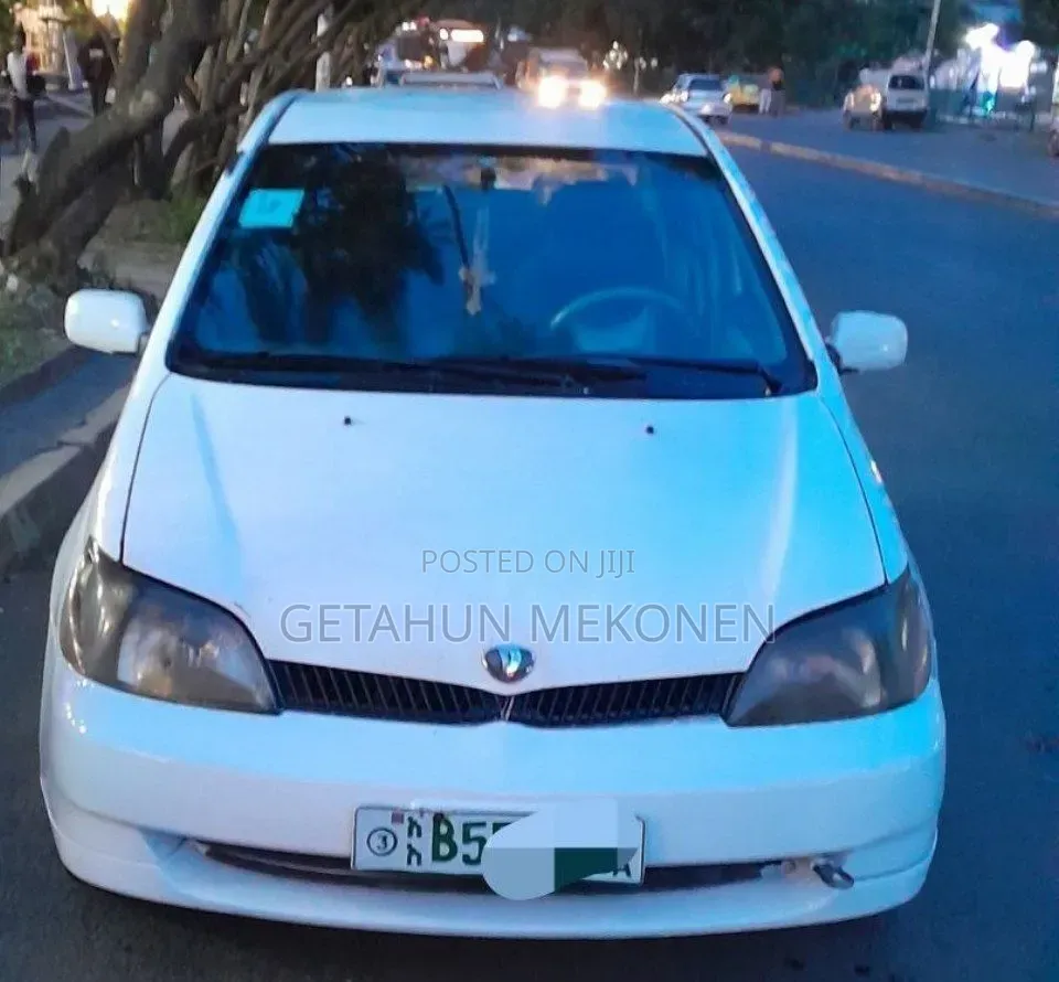 Toyota Platz 2002 White