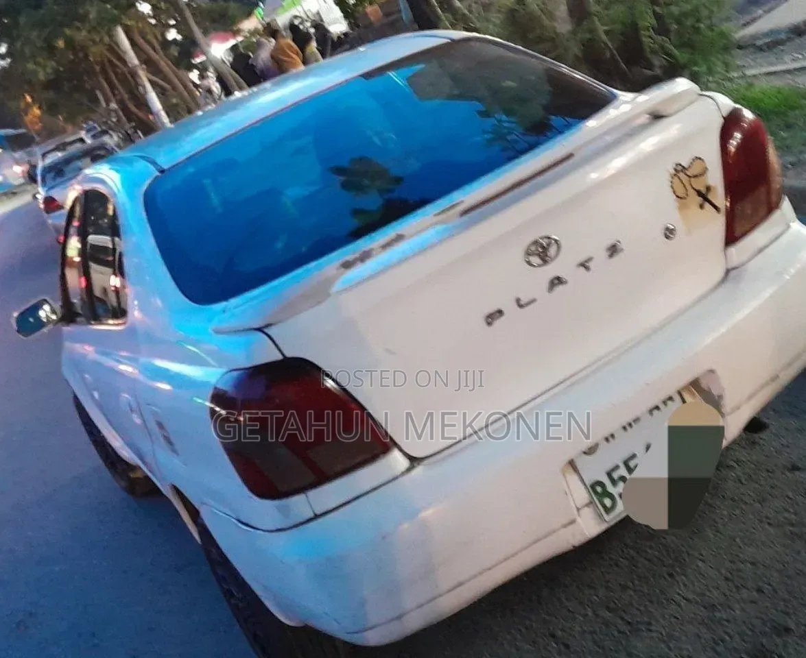 Toyota Platz 2002 White