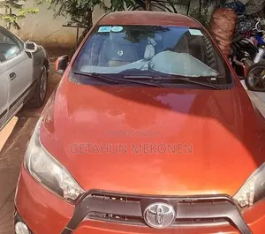 Toyota Yaris 2017 Orange