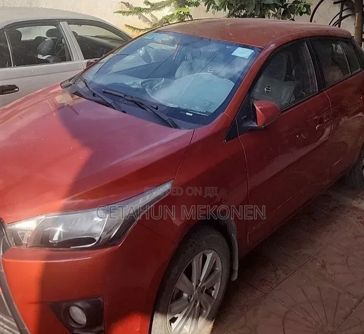 Toyota Yaris 2017 Orange