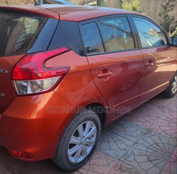 Toyota Yaris 2017 Orange