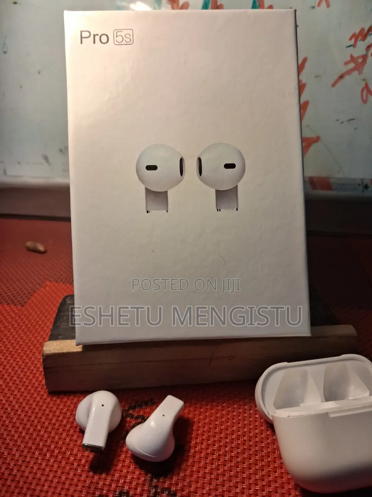 White Pro5s AirPod