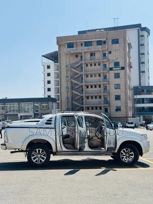 Toyota Hilux 2010 Gray