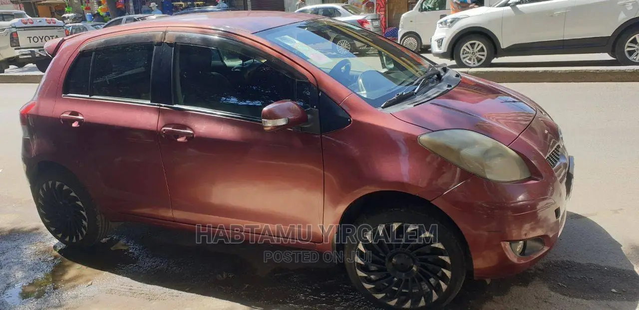 Toyota Yaris 2010 Burgundy