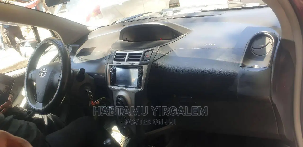 Toyota Yaris 2010 Burgundy