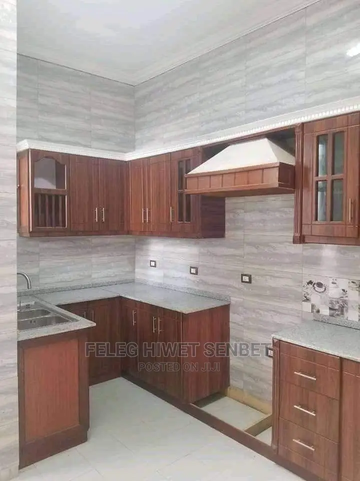 5bdrm Villa in አአ, Bole for Sale