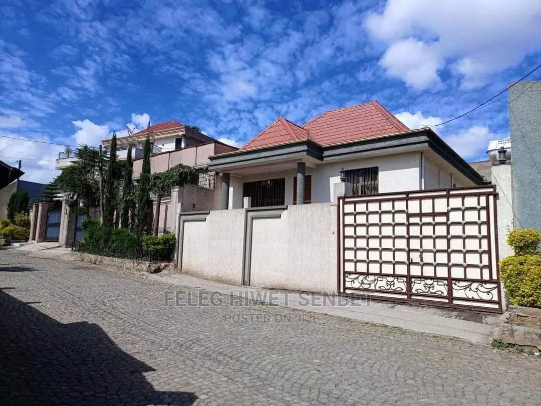 5bdrm Villa in አአ, Bole for Sale