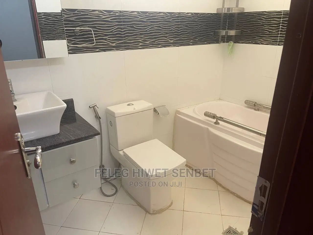 5bdrm Villa in አአ, Bole for Sale