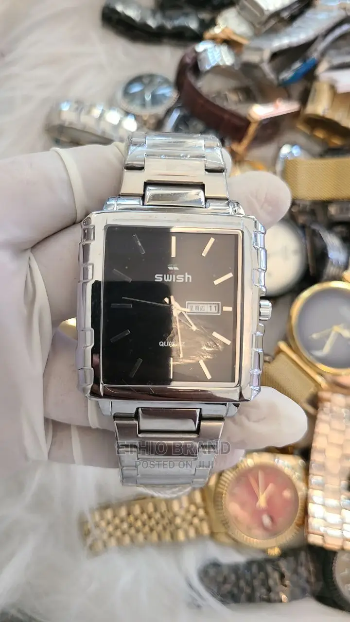 Swish Classic Looking Watch for Him With Free Gift Box