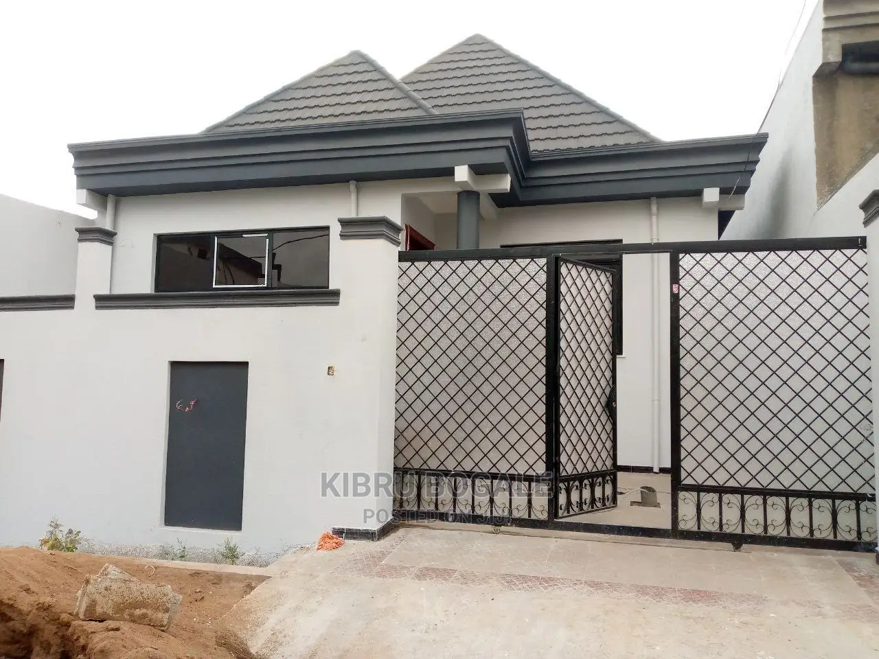 3bdrm Villa in Ayat, Bole for sale