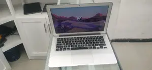 New Laptop Apple MacBook 2017 8GB SSD 128GB