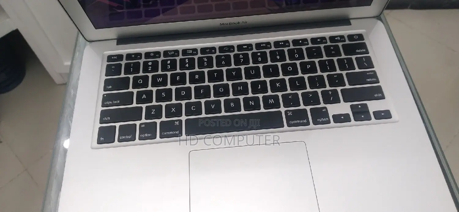 New Laptop Apple MacBook 2017 8GB SSD 128GB