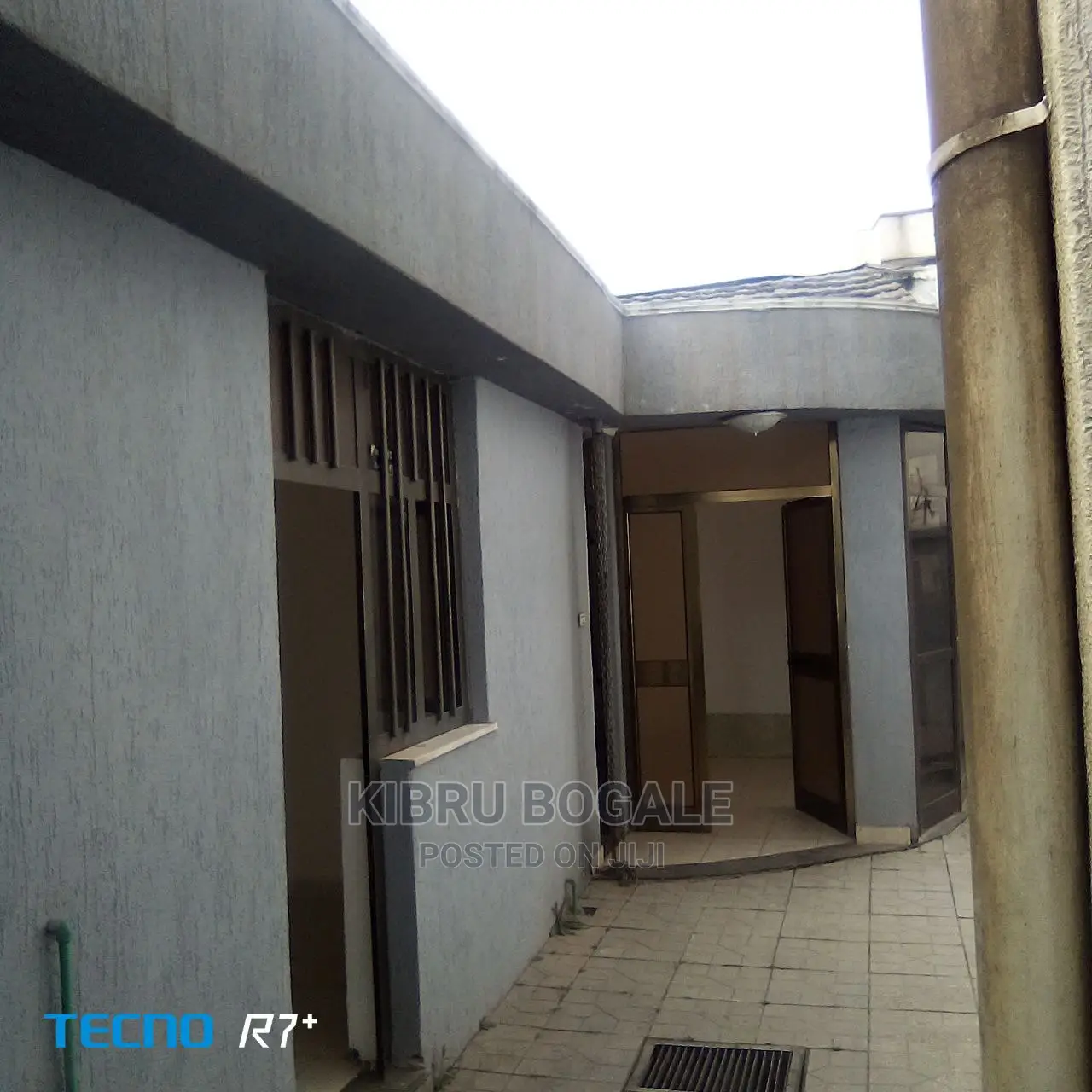 5bdrm House in Ayat, Bole for sale