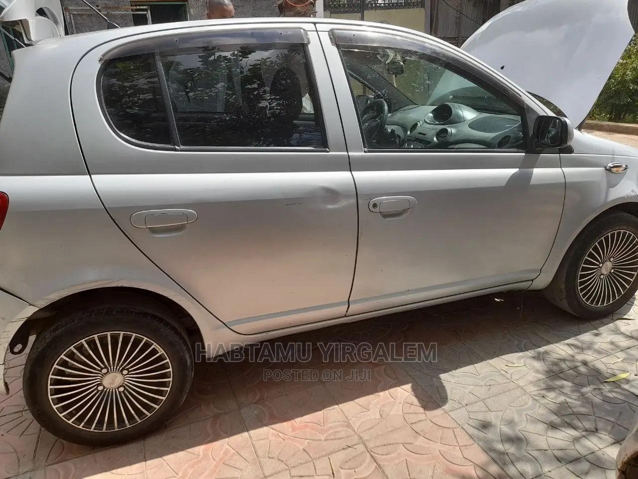 Toyota Vitz 2004 Silver