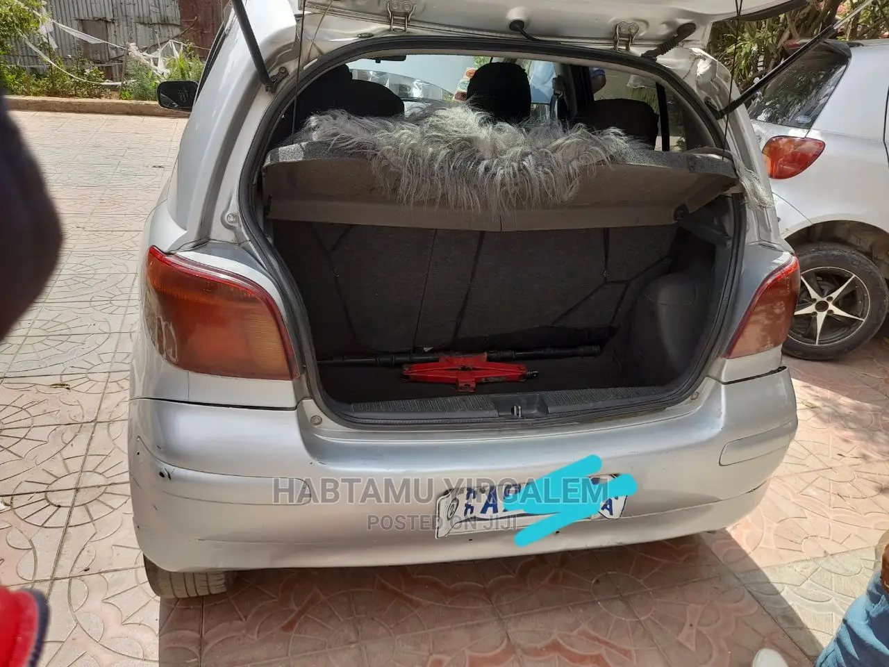 Toyota Vitz 2004 Silver