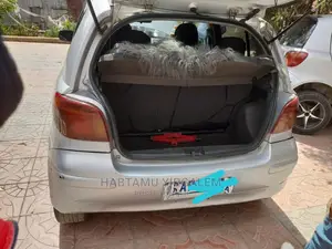 Toyota Vitz 2004 Silver