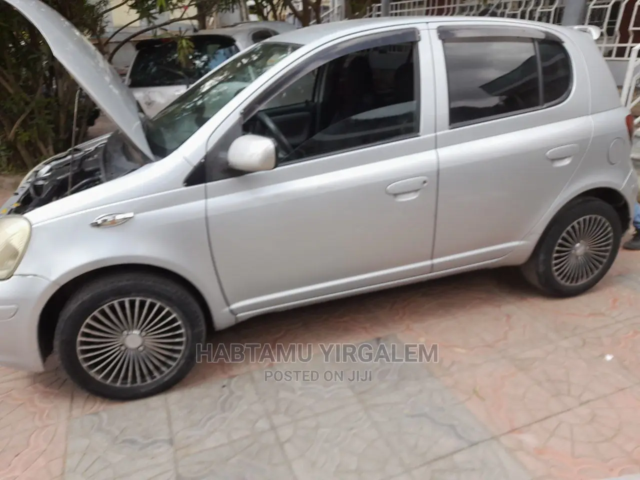 Toyota Vitz 2004 Silver