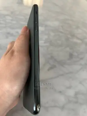 New Apple iPhone 11 Pro Max 64 GB Green