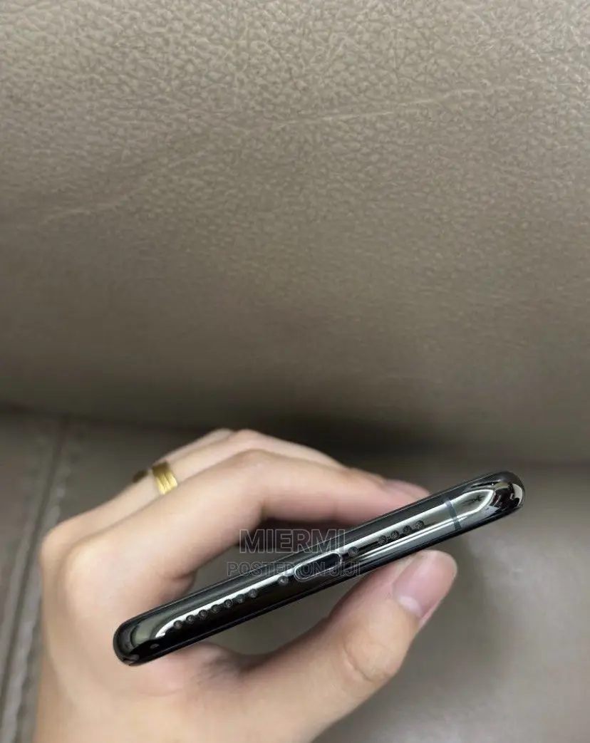 New Apple iPhone 11 Pro Max 64 GB Green