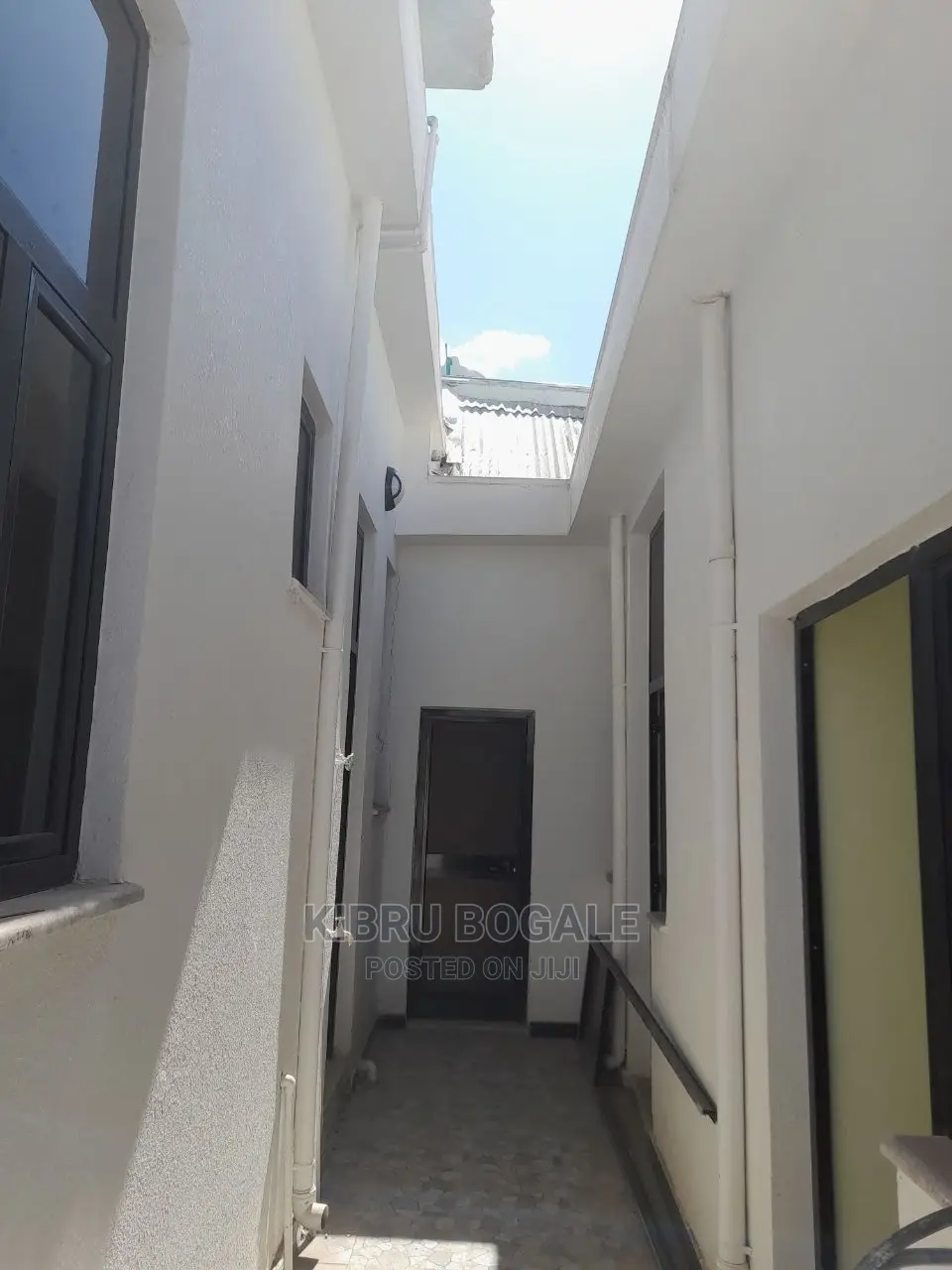 5bdrm Villa in Ayat, Bole for sale