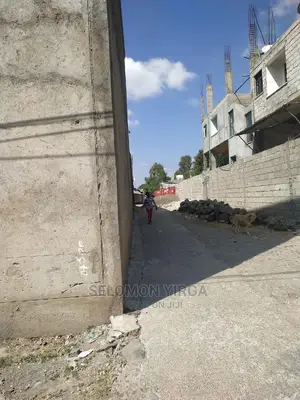 Photo - ከፍታዉ 6ሜትር ነዉ ፈለፊቱ 45 ሜትር ነዉ