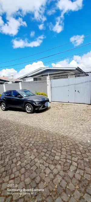 5bdrm Villa in Ayat, Bole for Sale