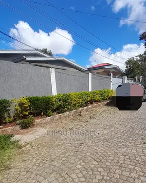 5bdrm Villa in Ayat, Bole for Sale