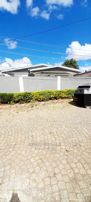 5bdrm Villa in Ayat, Bole for Sale