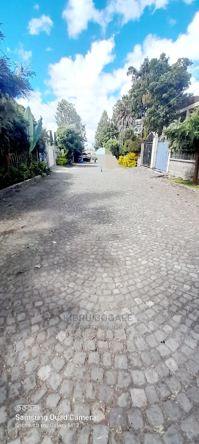 5bdrm Villa in Ayat, Bole for Sale