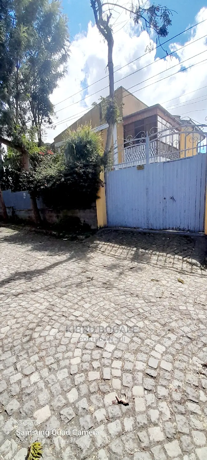 5bdrm House in Ayat, Bole for sale