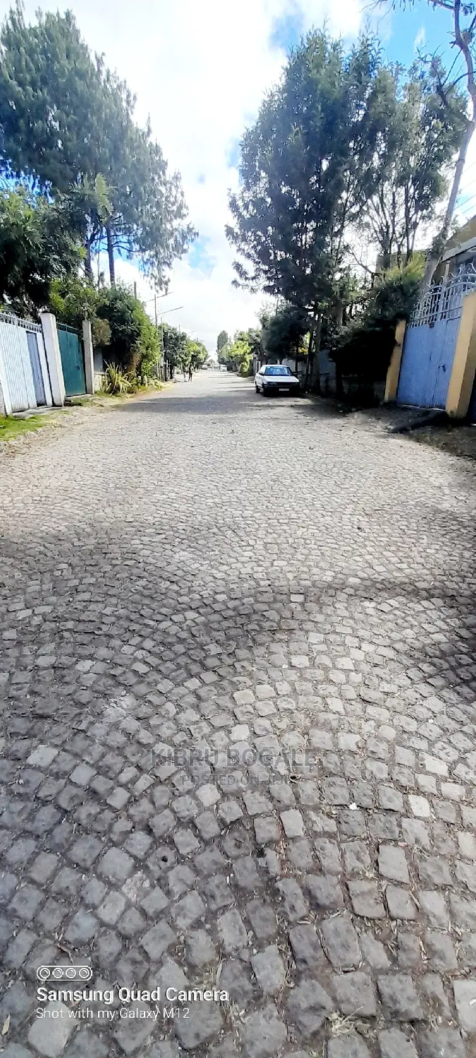 5bdrm House in Ayat, Bole for sale