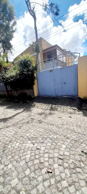 5bdrm House in Ayat, Bole for sale