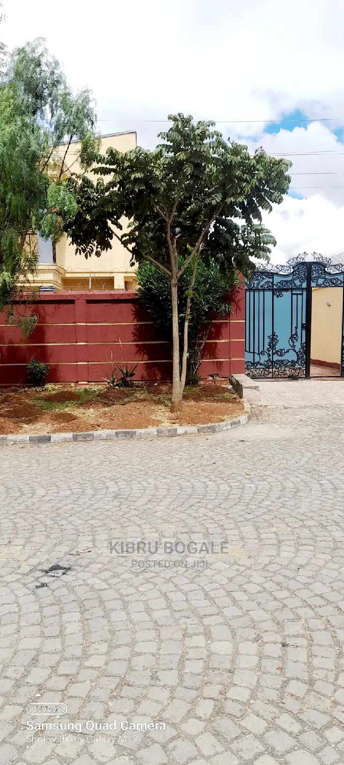 6bdrm House in Ayat, Bole for Sale