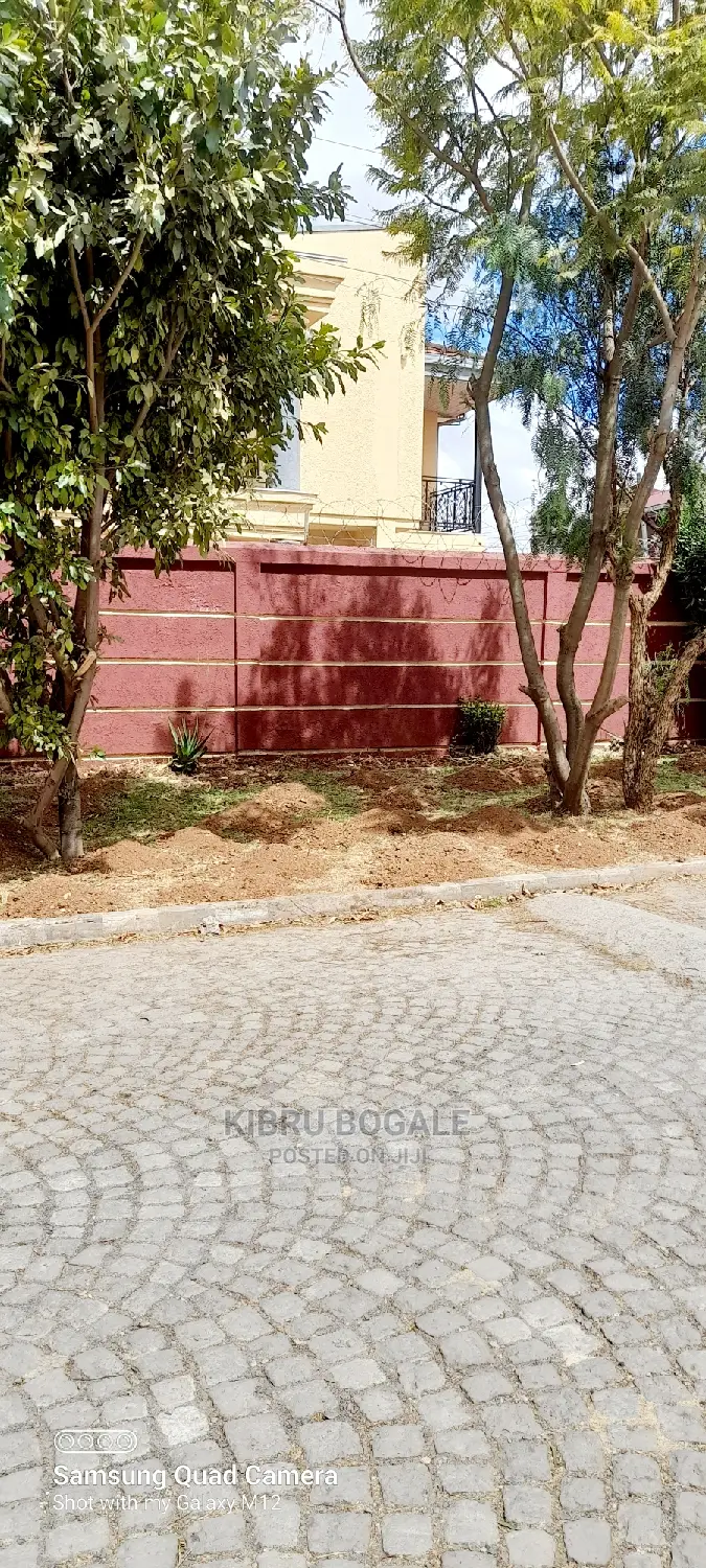 6bdrm House in Ayat, Bole for Sale