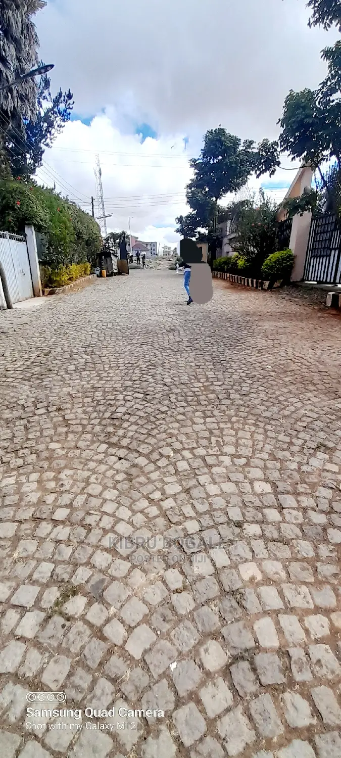 6bdrm House in Ayat, Bole for Sale