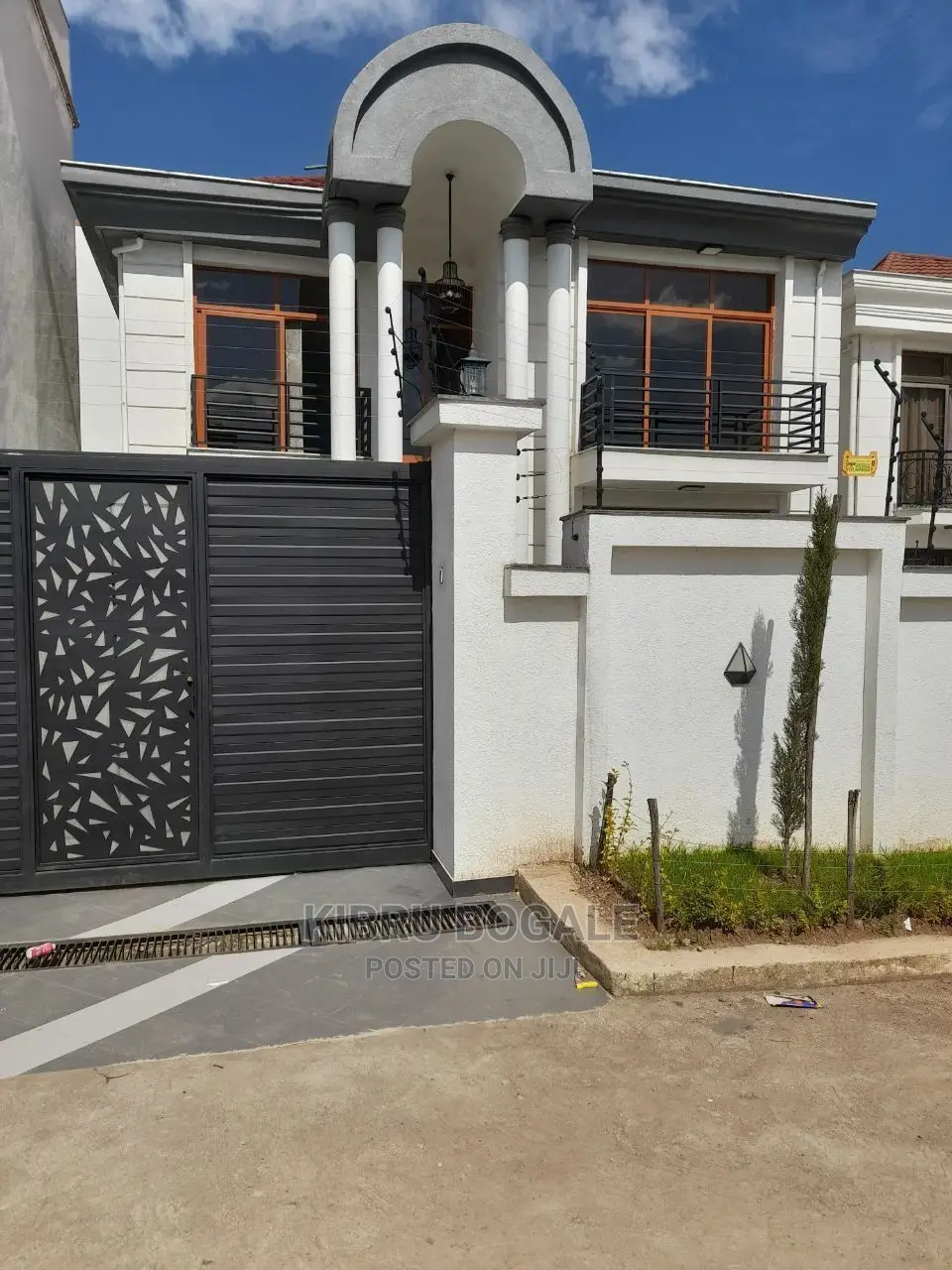 5bdrm House in Ayat, Bole for sale