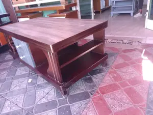 Table/ጠረጴዛ