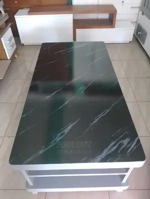 Table/ጠረጴዛ