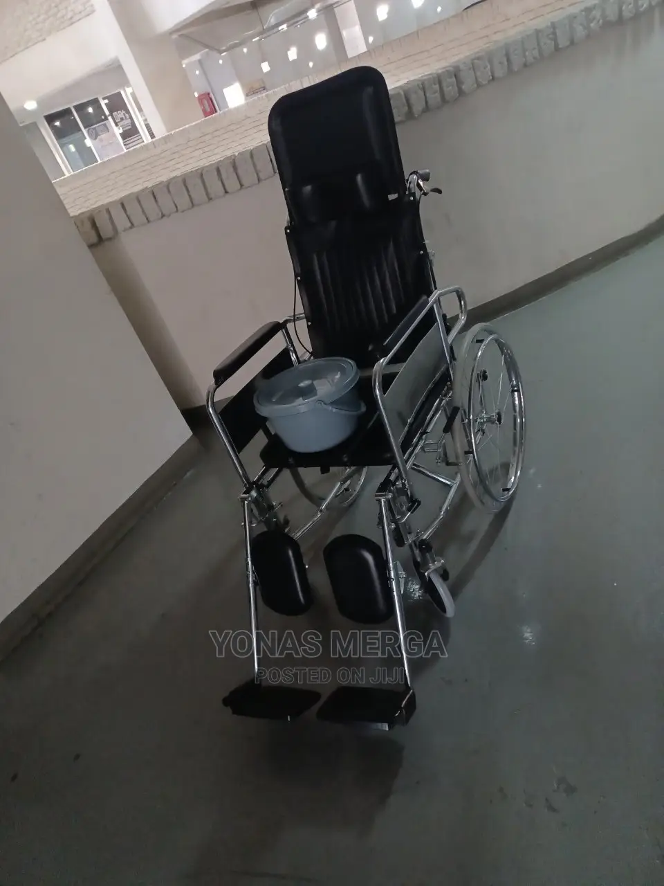 Wheelchair (Stretcher,Commodo)