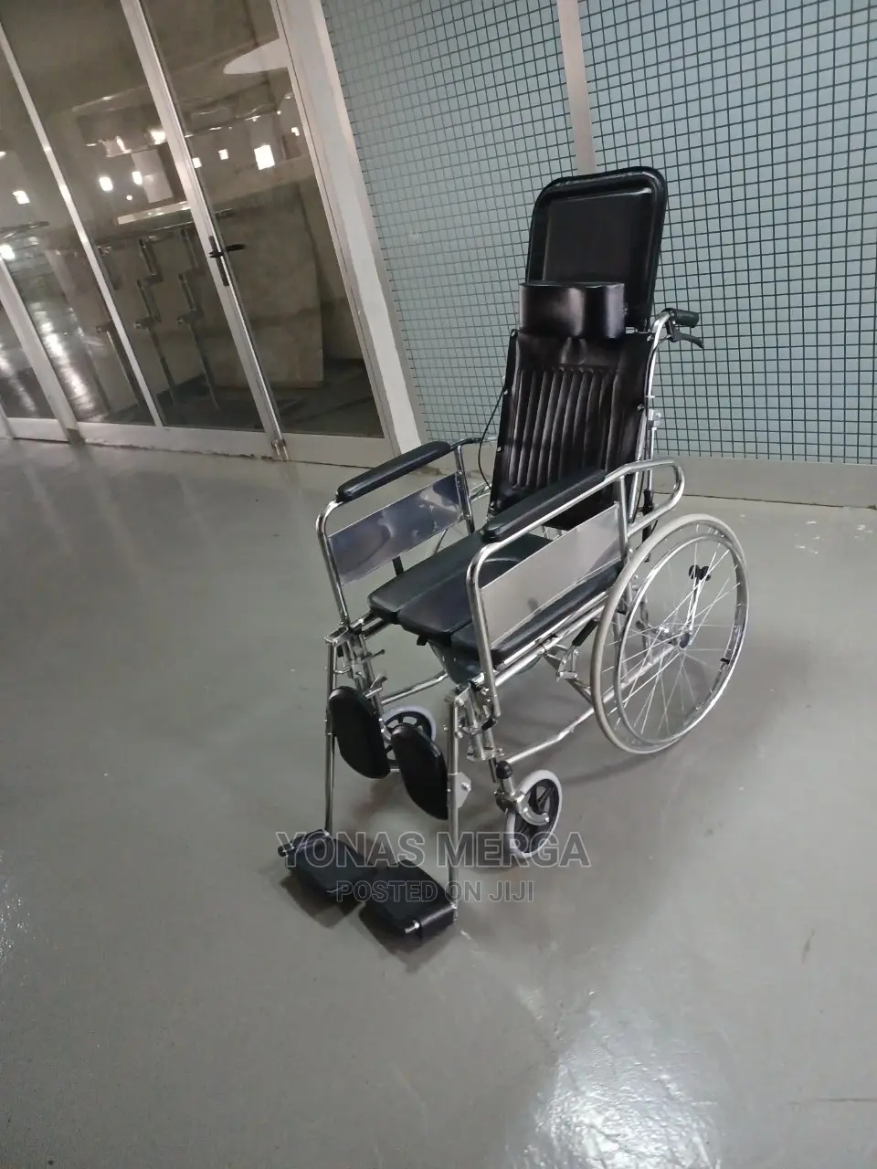 Wheelchair (Stretcher,Commodo)