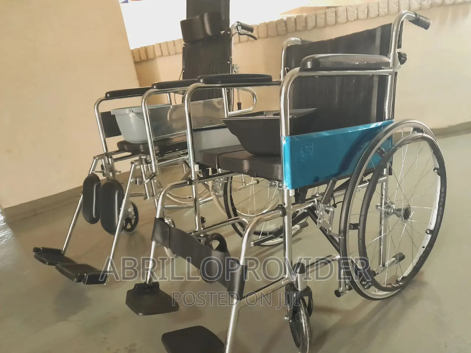 COMMODE WHEELCHAIR የህሙማን መርጃ ተሽከርካሪ ወንበር