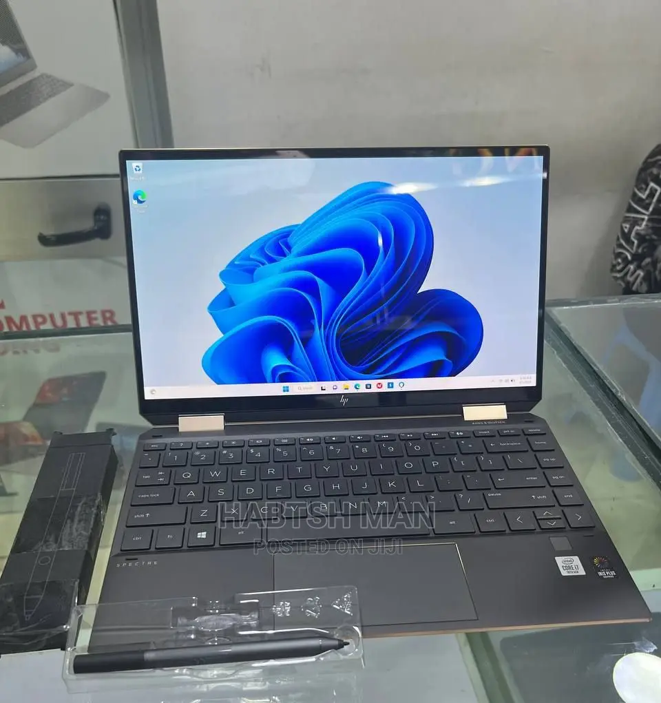 New Laptop HP Spectra 13 16GB Intel Core I7 SSD 1T