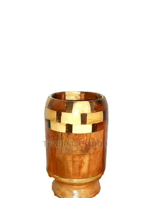 Photo - Very Beautiful And Segmented Wood Vase