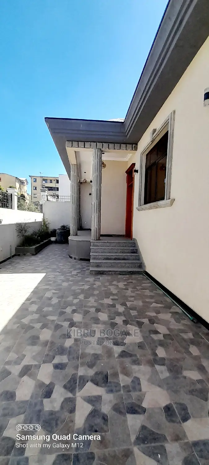 3bdrm Villa in Ayat, Bole for Sale