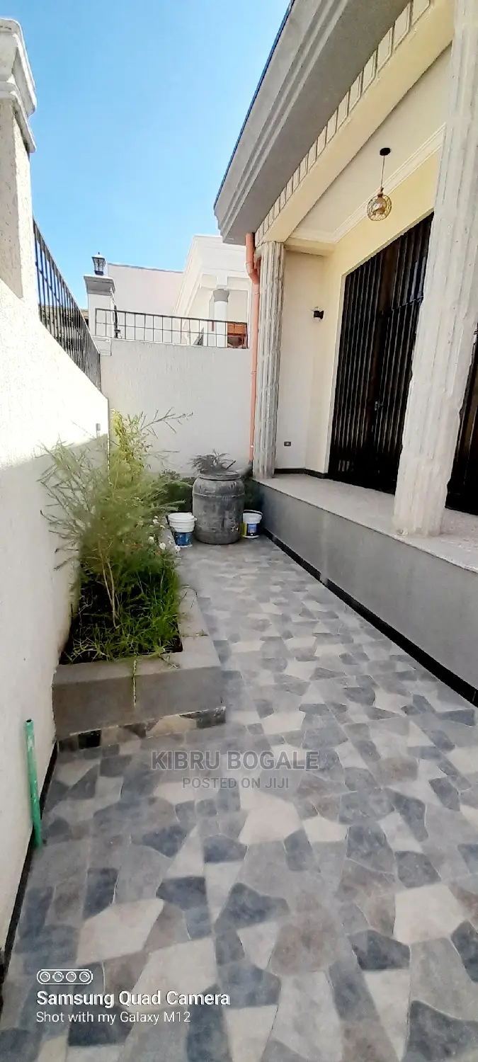 3bdrm Villa in Ayat, Bole for Sale