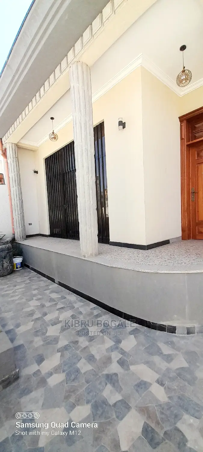 3bdrm Villa in Ayat, Bole for Sale