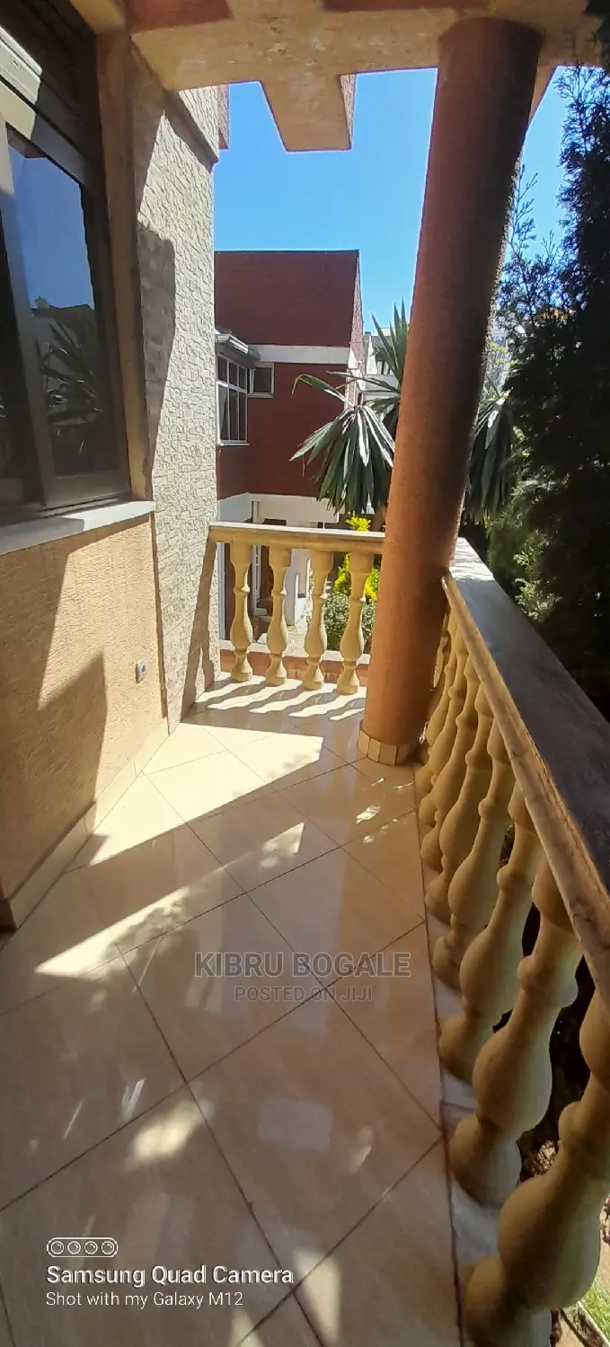 5bdrm House in Ayat, Bole for Sale