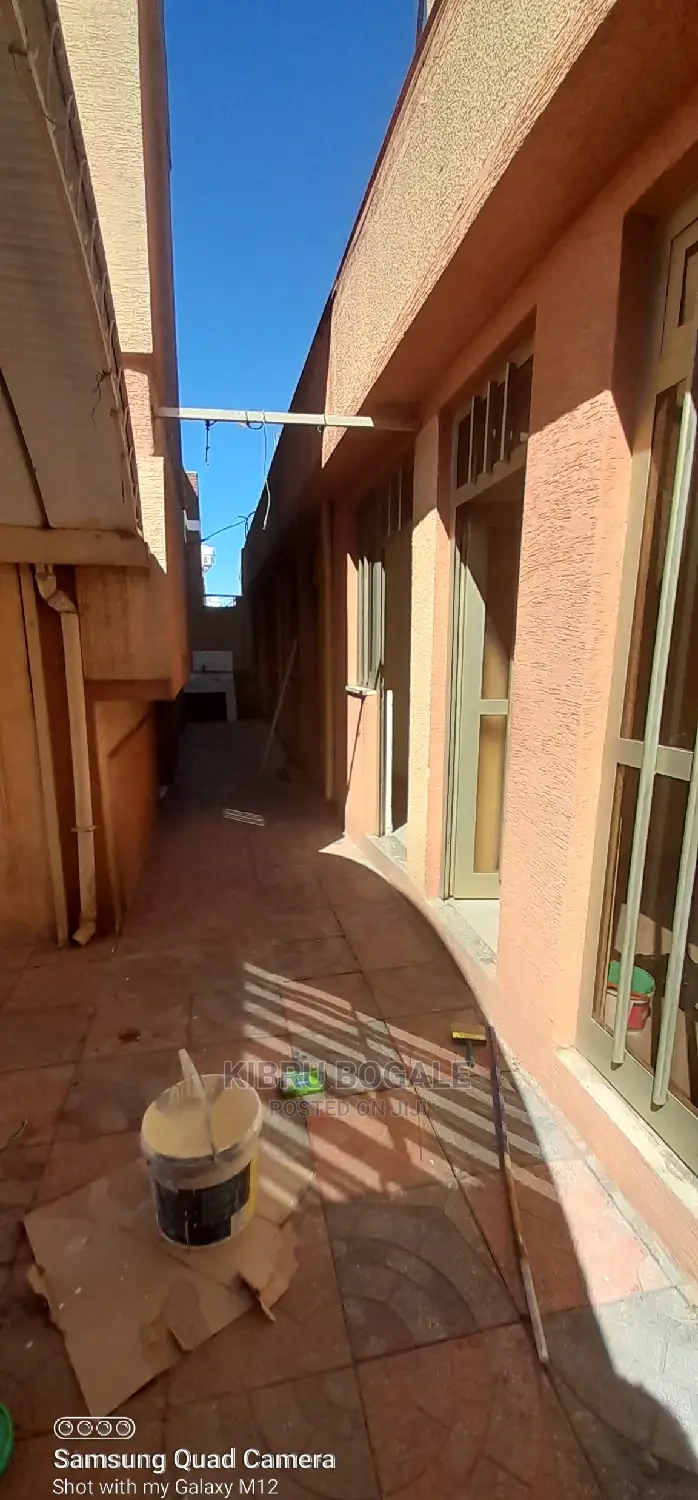 5bdrm House in Ayat, Bole for Sale